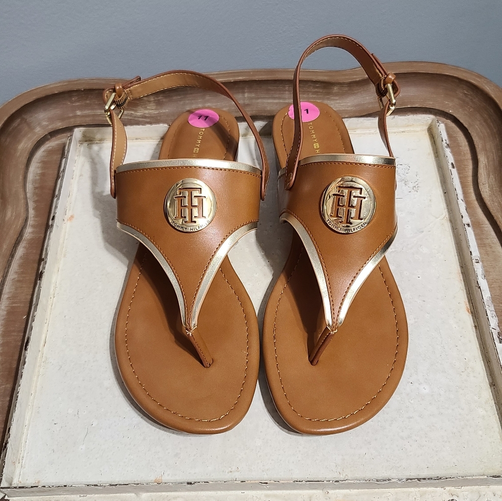 NEW Tommy Hilfiger SZ 11 Tan, Gold Strapp Sandal